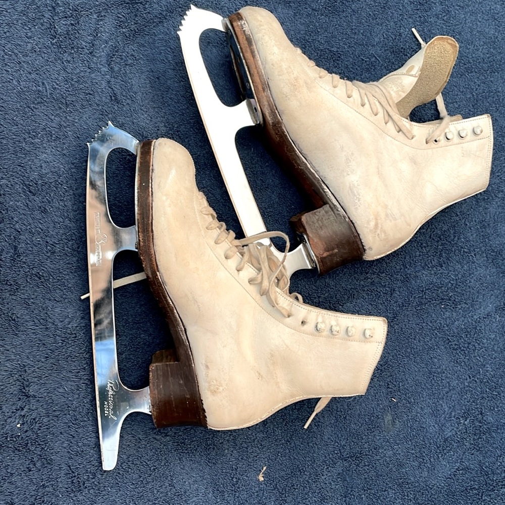 Ice Skates size 6 Sp-Teri boot with phantom blades